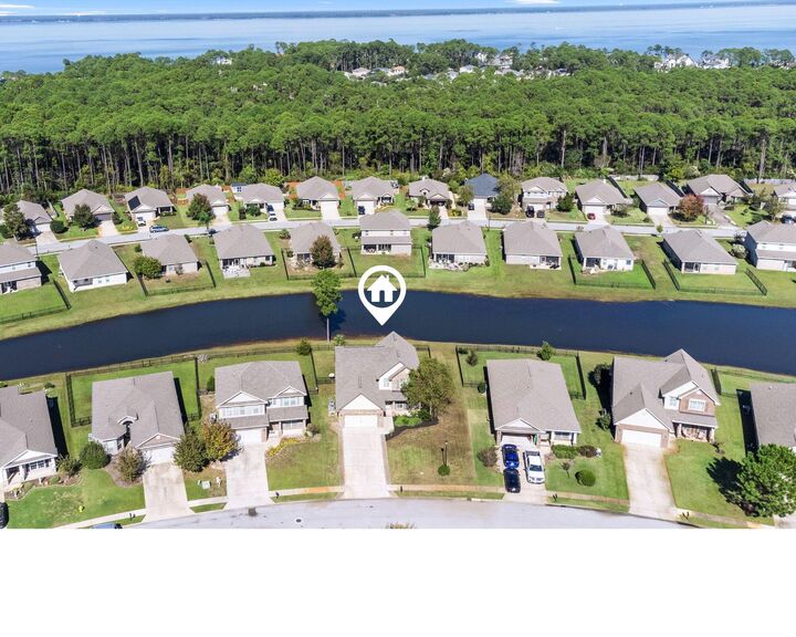 Property Photo:  142 Pin Oak Loop  FL 32459 