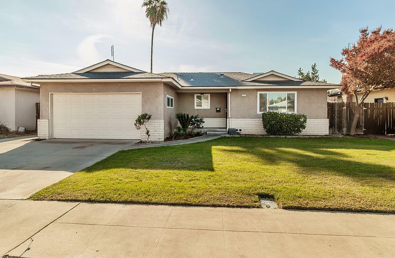 Property Photo:  722 W Ashcroft Avenue  CA 93612 