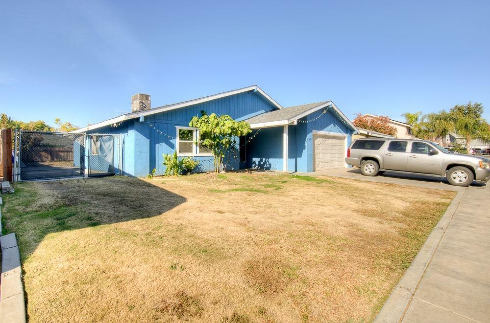 Property Photo:  2240 S Laureen Avenue  CA 93725 