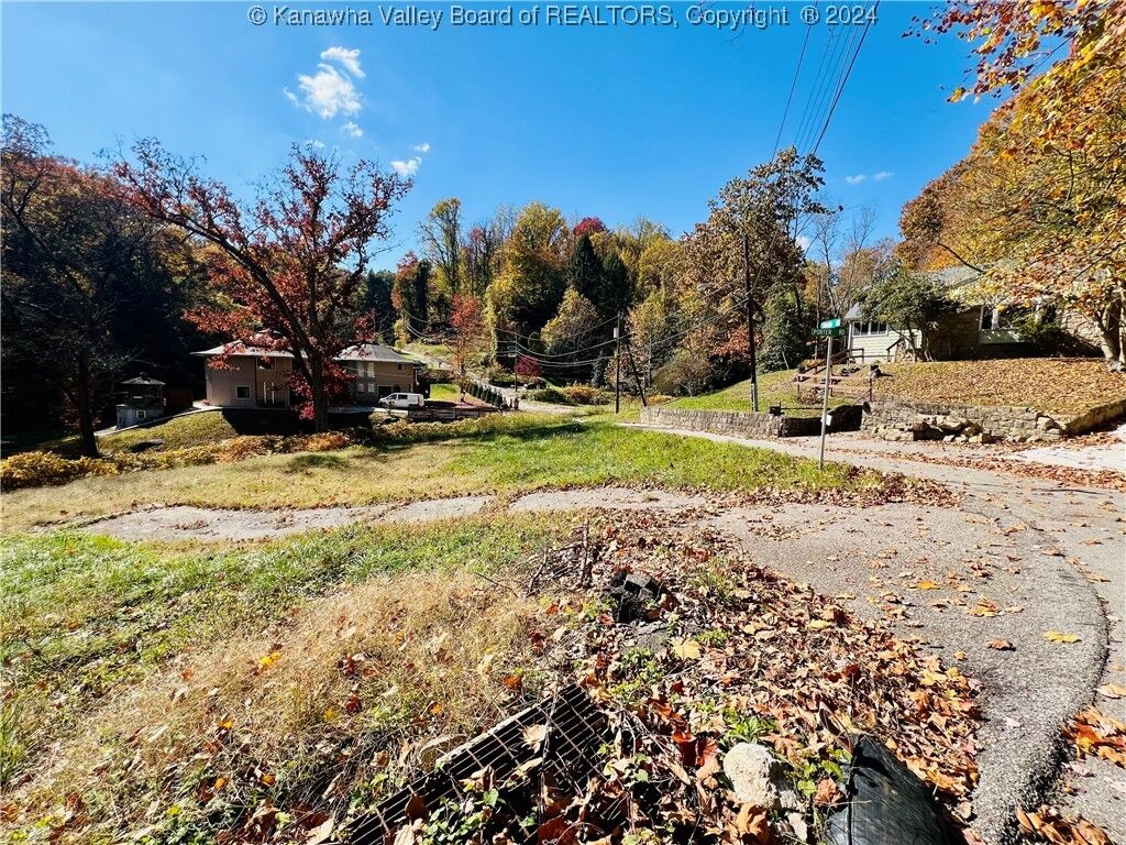 Property Photo: 1102 Swan Road WV 25314