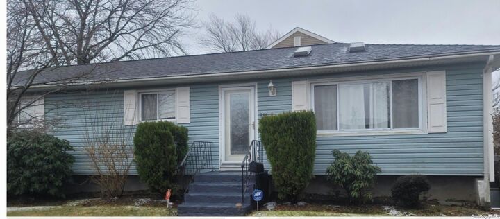 956 Peconic Avenue  West Babylon NY 11704 photo