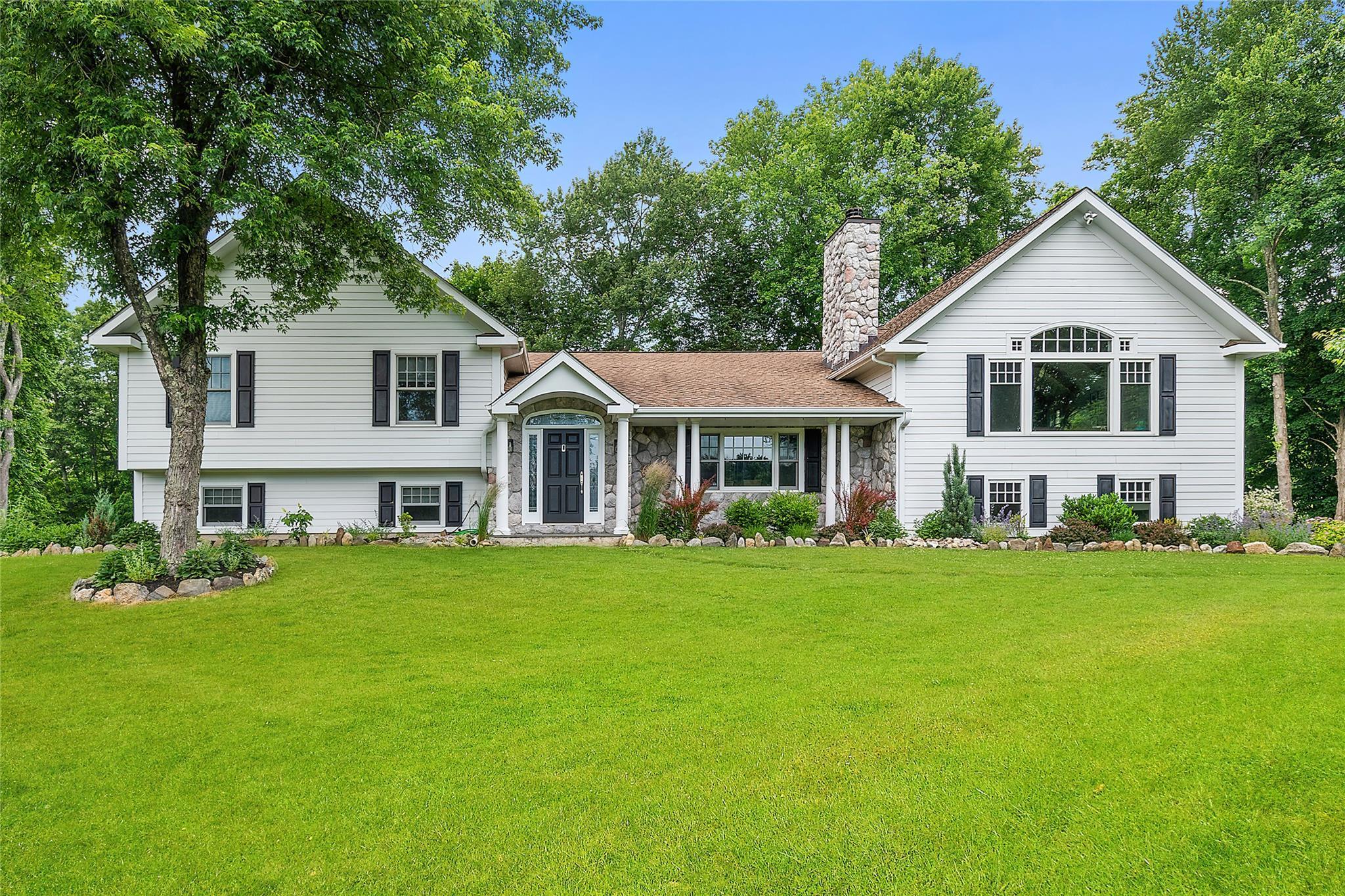 Property Photo: 6 Meadow Lark Lane NY 10506