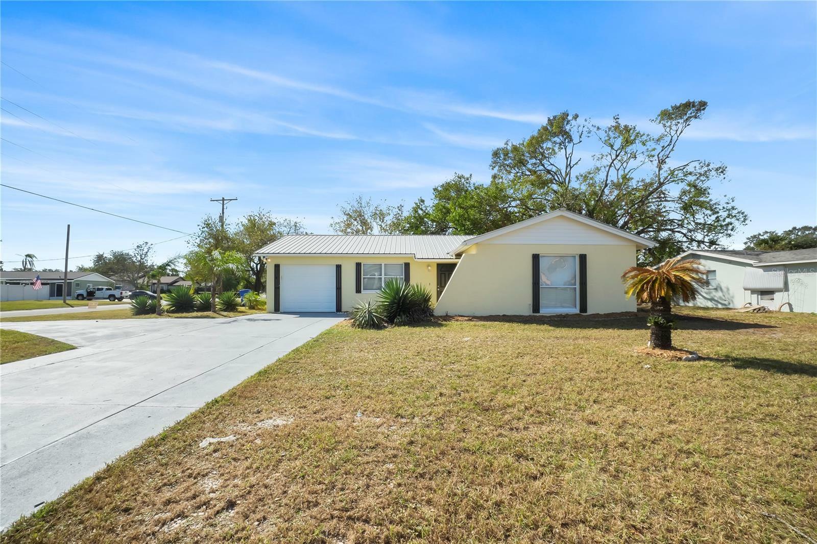 Property Photo:  502 Flamingo Drive  FL 33572 