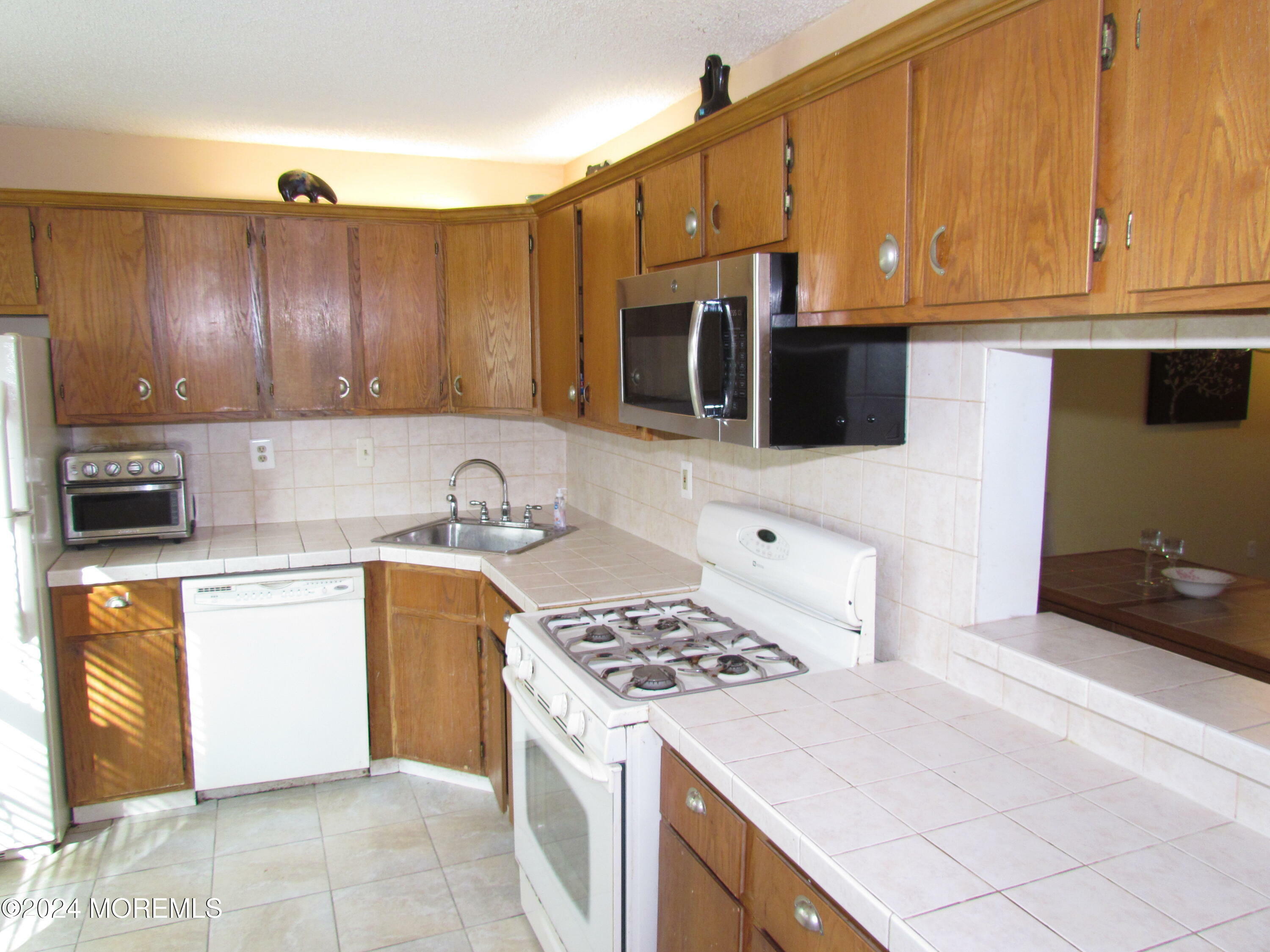 Property Photo:  29 Steeple Chase Court  NJ 07724 