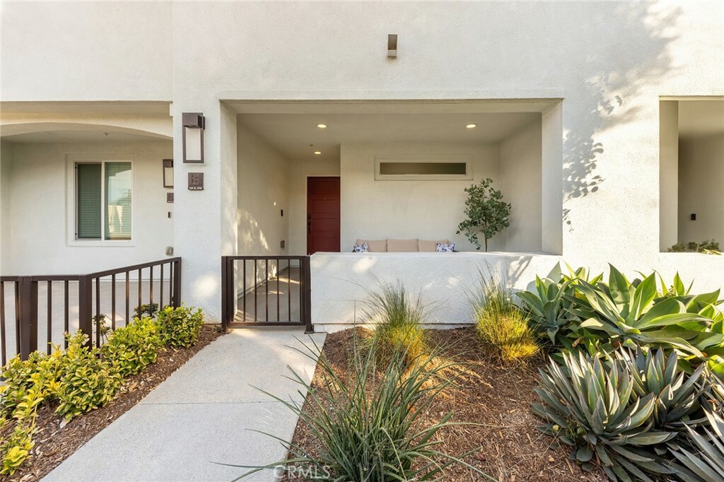 Property Photo:  129 N 5th Street B  CA 90640 