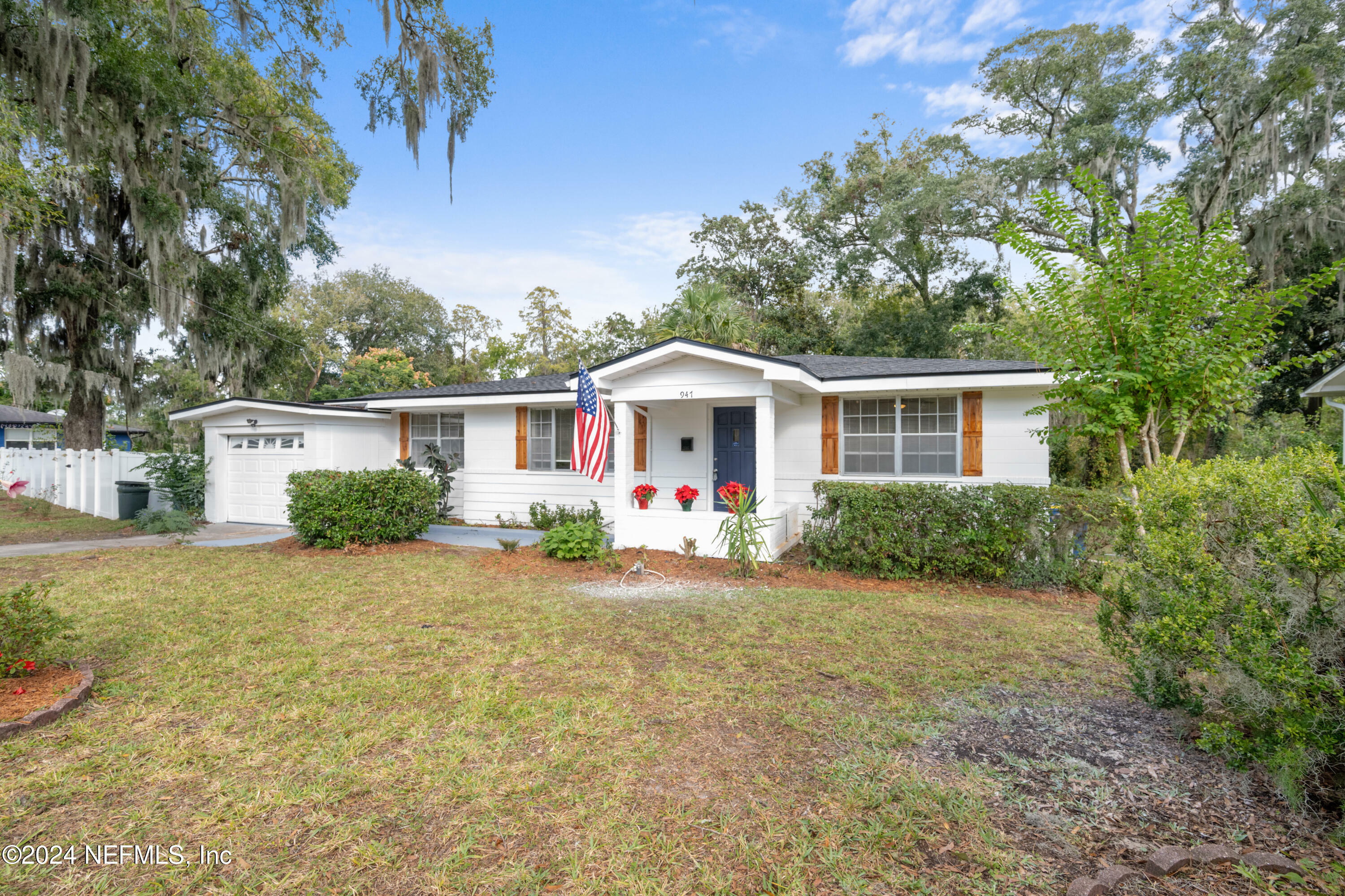 Property Photo: 947 Brookmont Avenue E FL 32211
