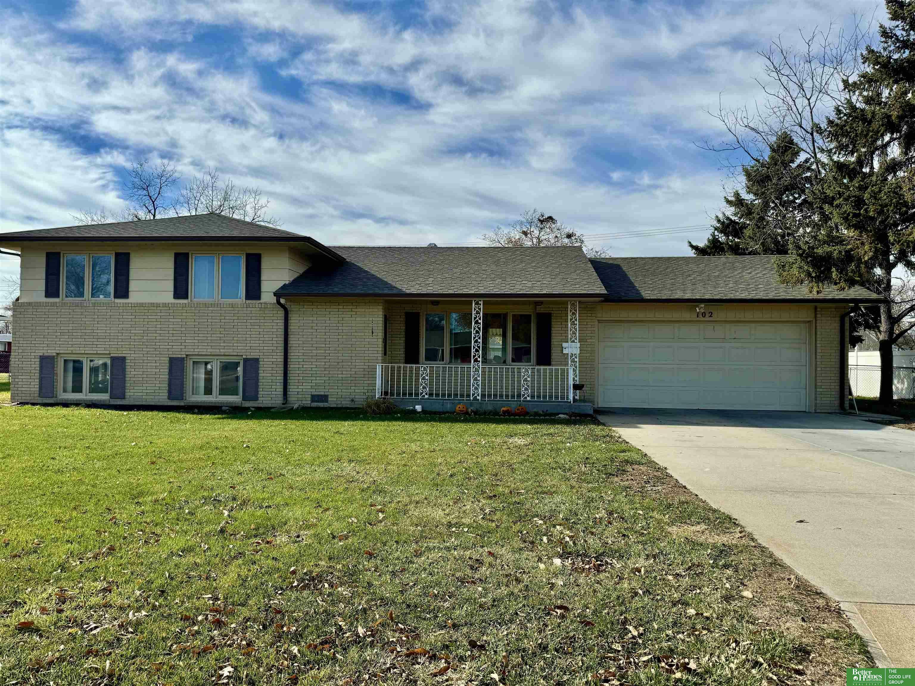 Property Photo:  102 S Buffalo Bill Avenue  NE 69101 