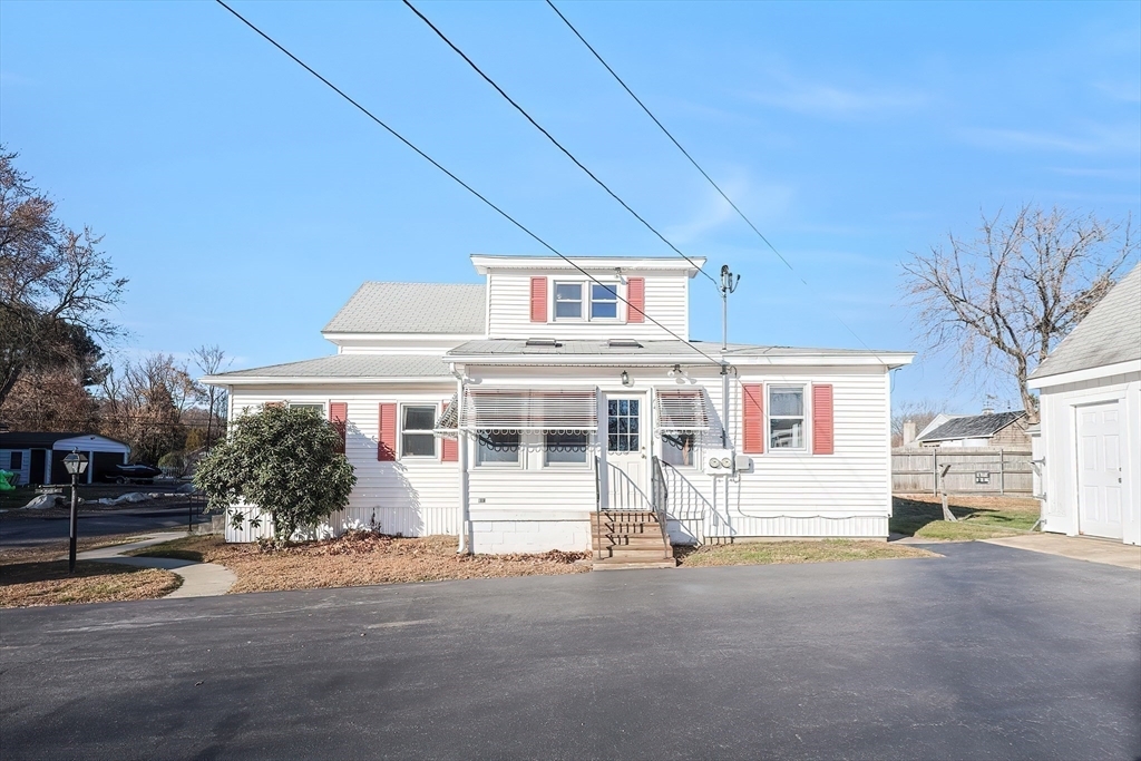 Property Photo:  10 Draper Rd  MA 01527 