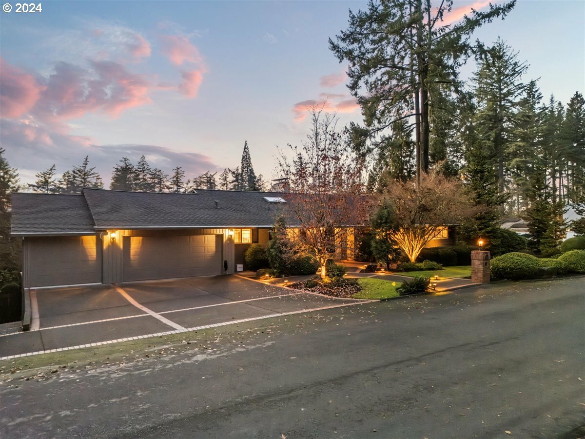 Property Photo:  2775 SW 106th Ave  OR 97225 