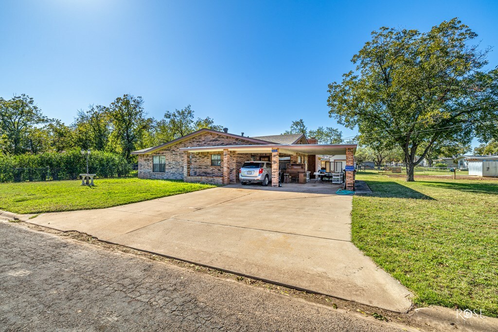 Property Photo:  3125 N Oakes St  TX 76903 