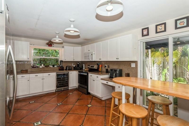 Property Photo:  760 Allendale Rd  FL 33149 