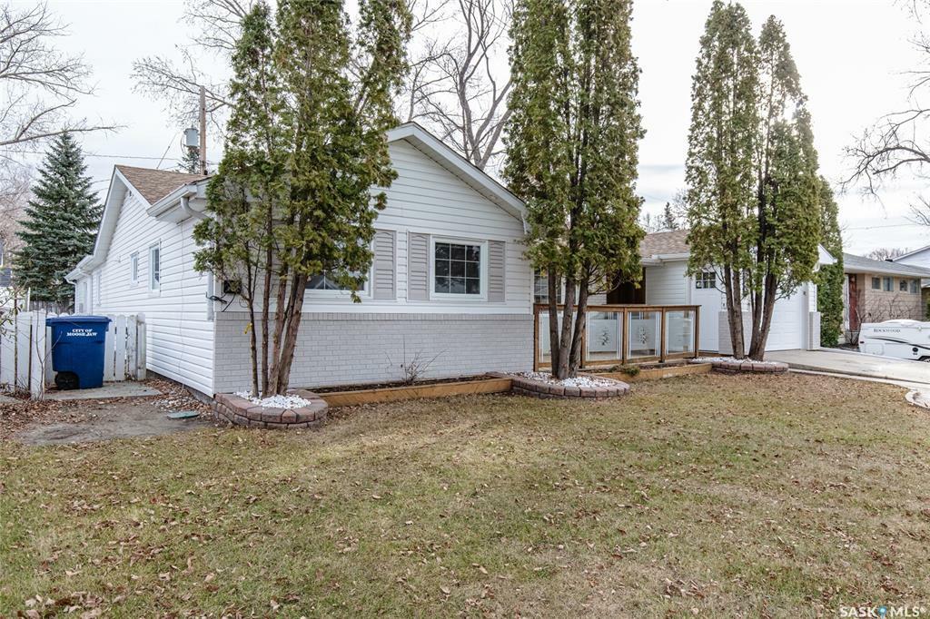 Property Photo:  1145 Bogue Avenue  SK S6H 4M4 