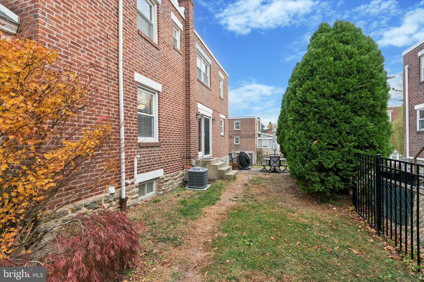 Property Photo:  525 Overlook Road  PA 19128 