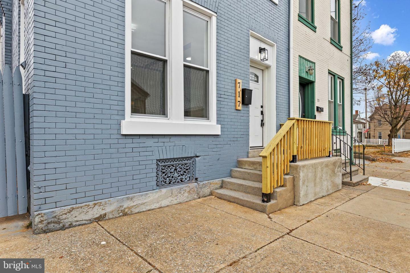 Property Photo:  717 Mifflin Street  PA 17046 