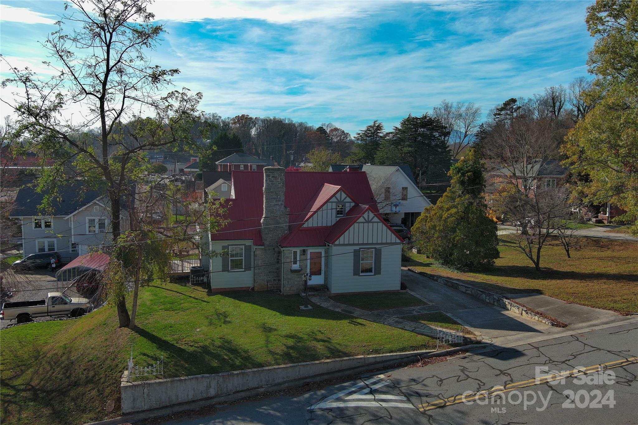 Property Photo:  141 N Madison Street  NC 28752 