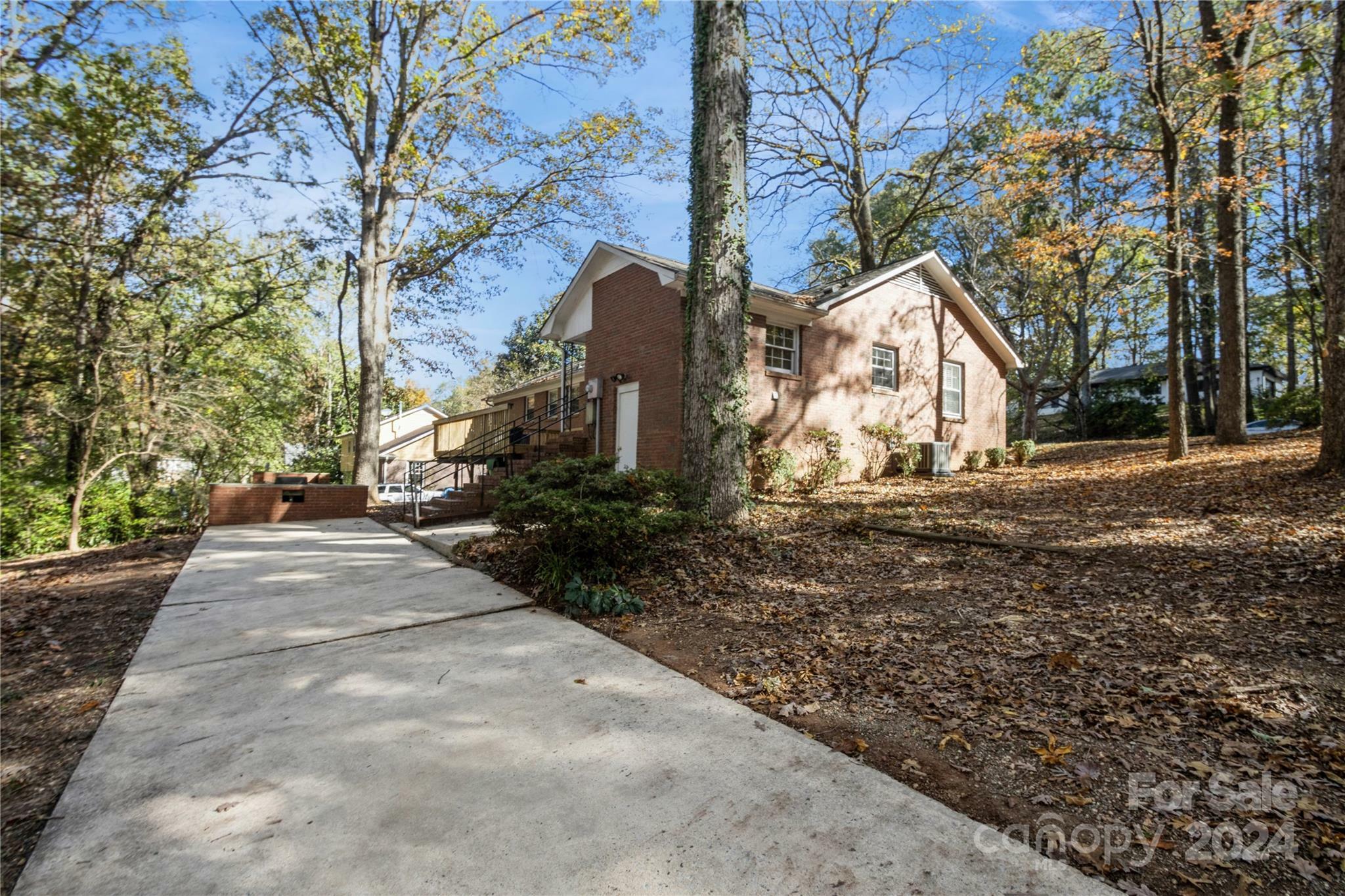 Property Photo:  4601 Easthaven Drive  NC 28212 