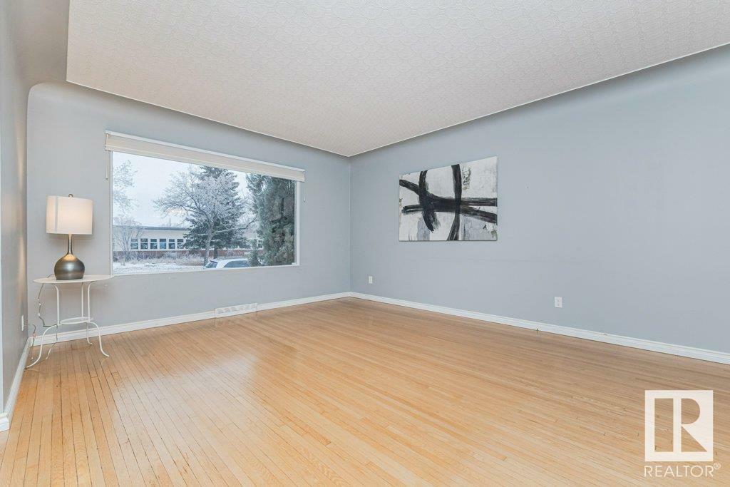 Property Photo:  10916 139 Street NW  AB T5M 1P9 