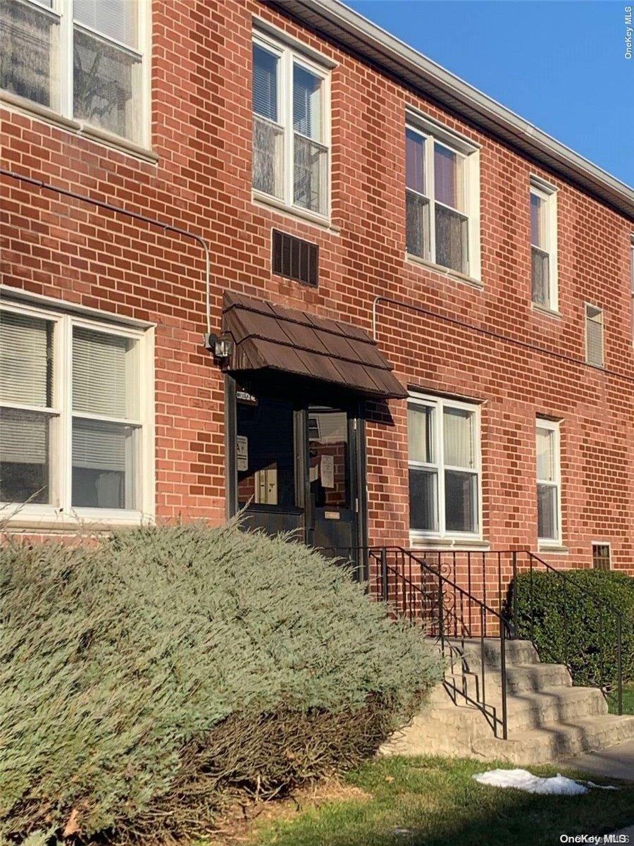 Property Photo: 147 Cortelyou Avenue 1 B NY 10308
