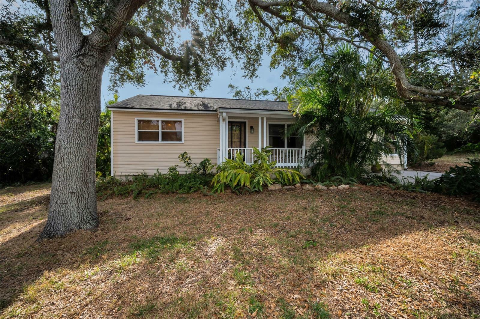 Property Photo:  1205 Riverside Drive  FL 34689 