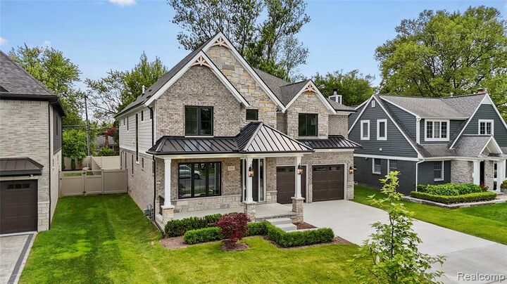 Property Photo:  2182 Buckingham Avenue  MI 48009 7545 