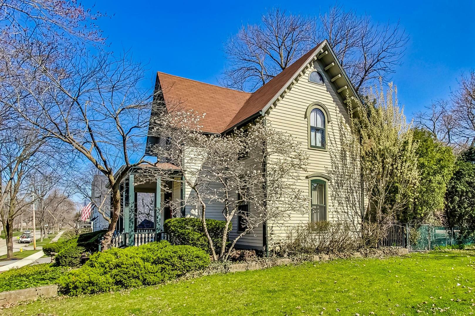 Property Photo:  213 S Clay Street  IL 60521 