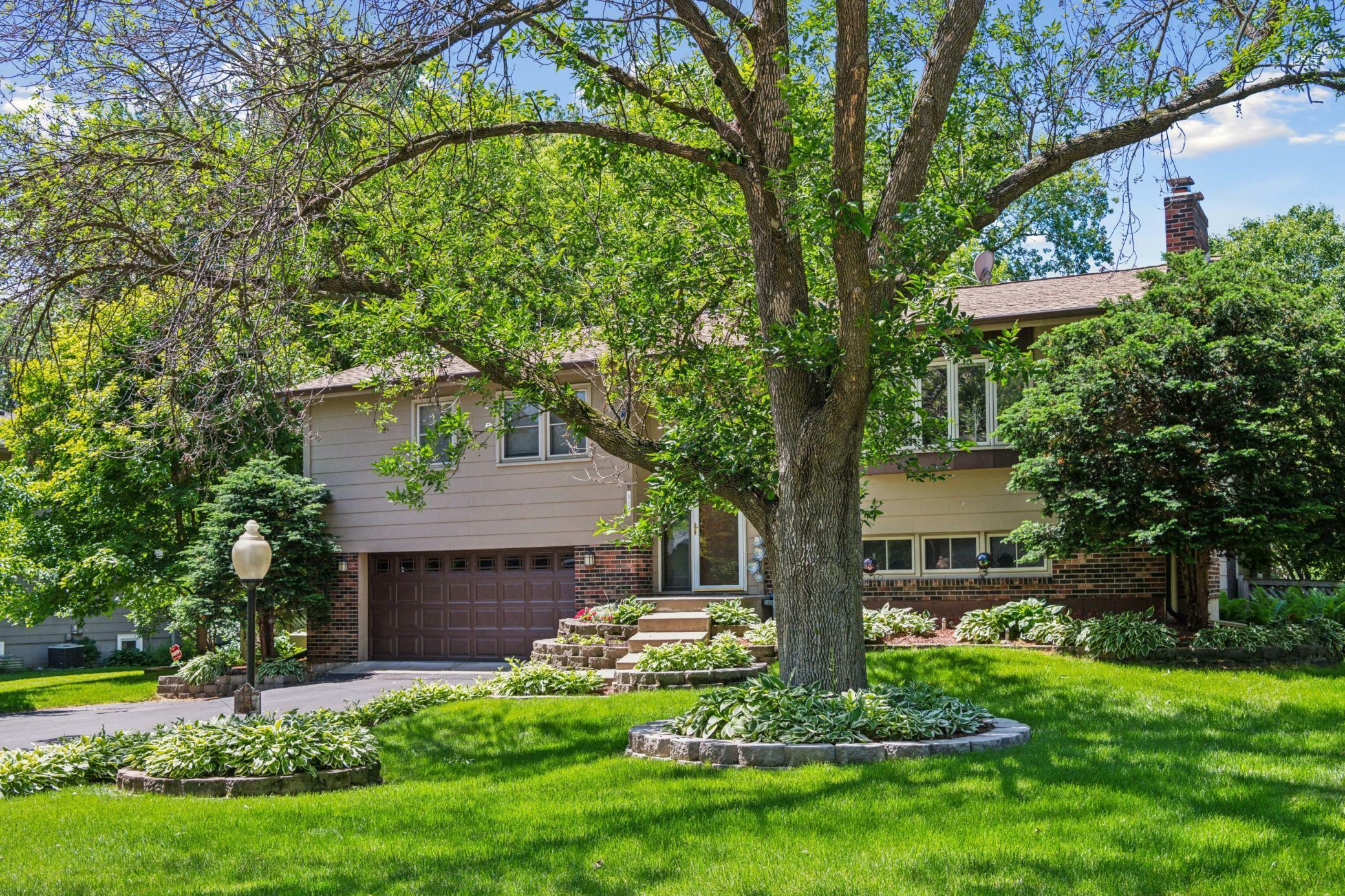 Property Photo:  320 Dakota Avenue S  MN 55416 