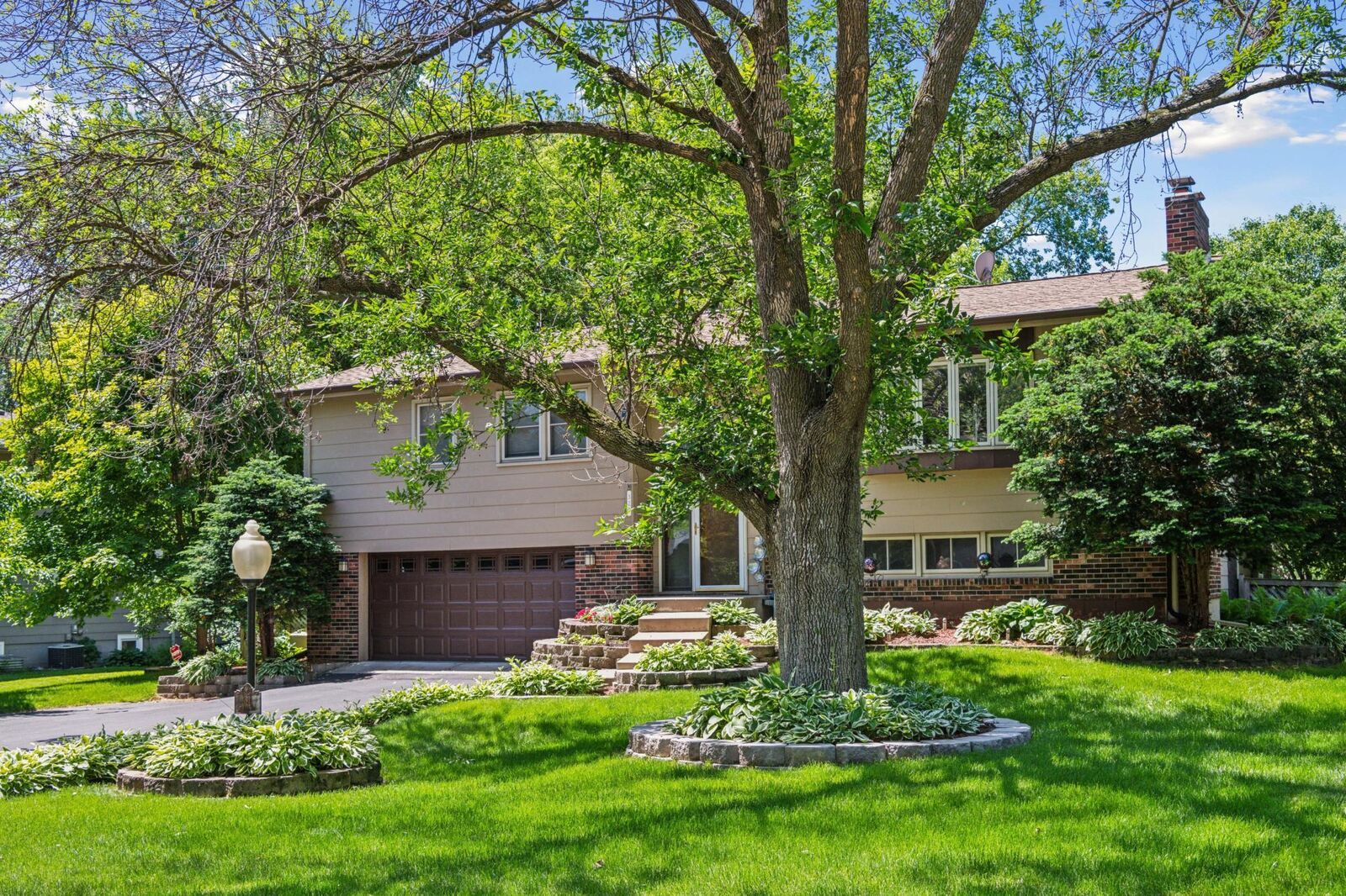Property Photo:  320 Dakota Avenue S  MN 55416 