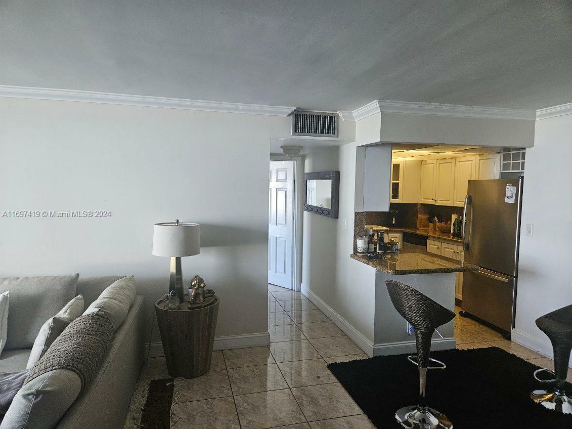 Property Photo:  1800 Collins Ave 8B  FL 33139 