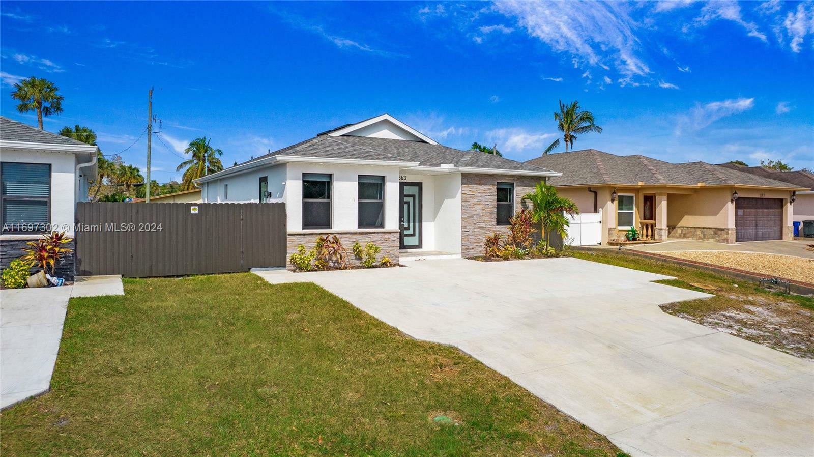 Property Photo:  11563 Saunders Ave  FL 34135 