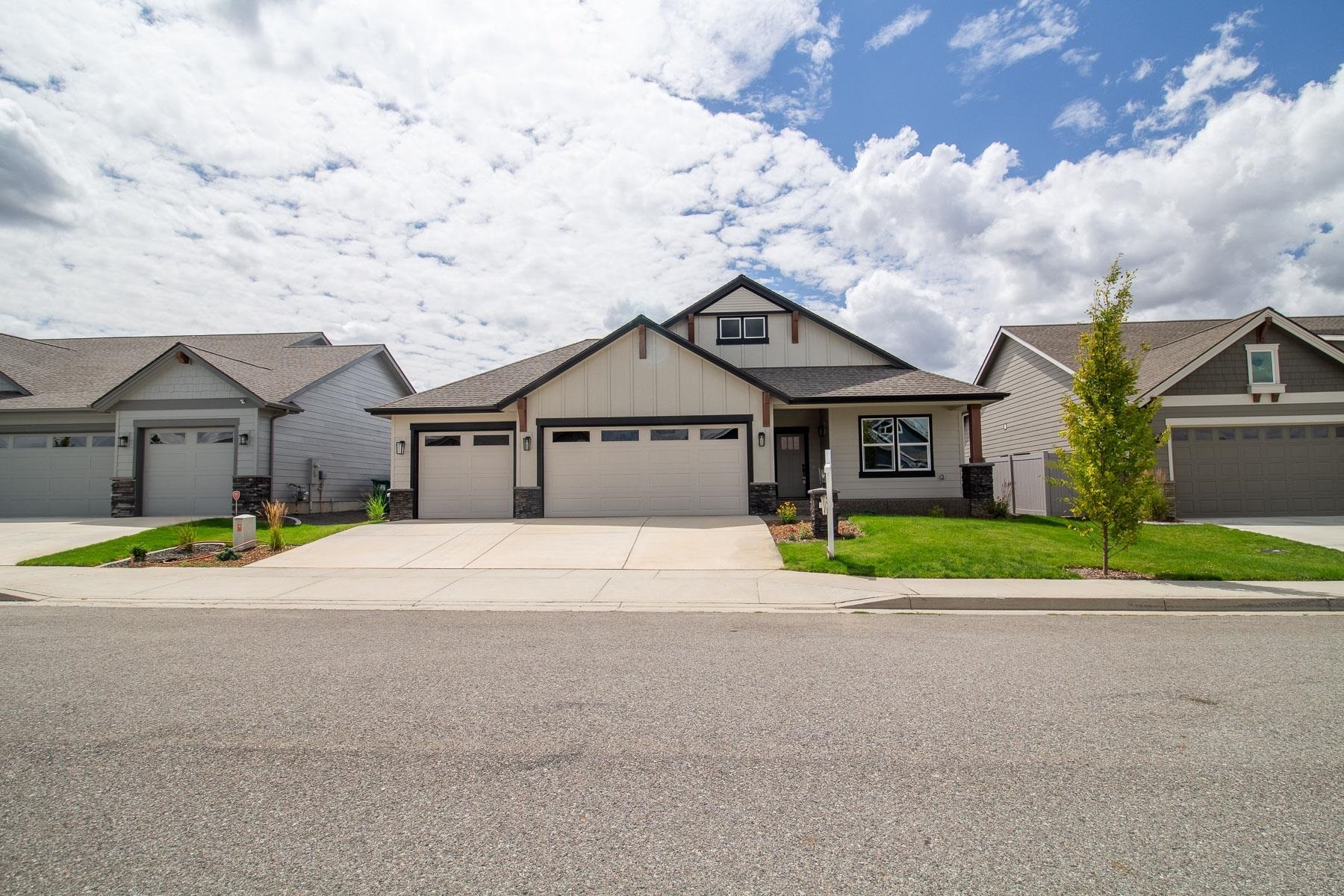 Property Photo:  571 W Basalt Ridge Dr  WA 99224 