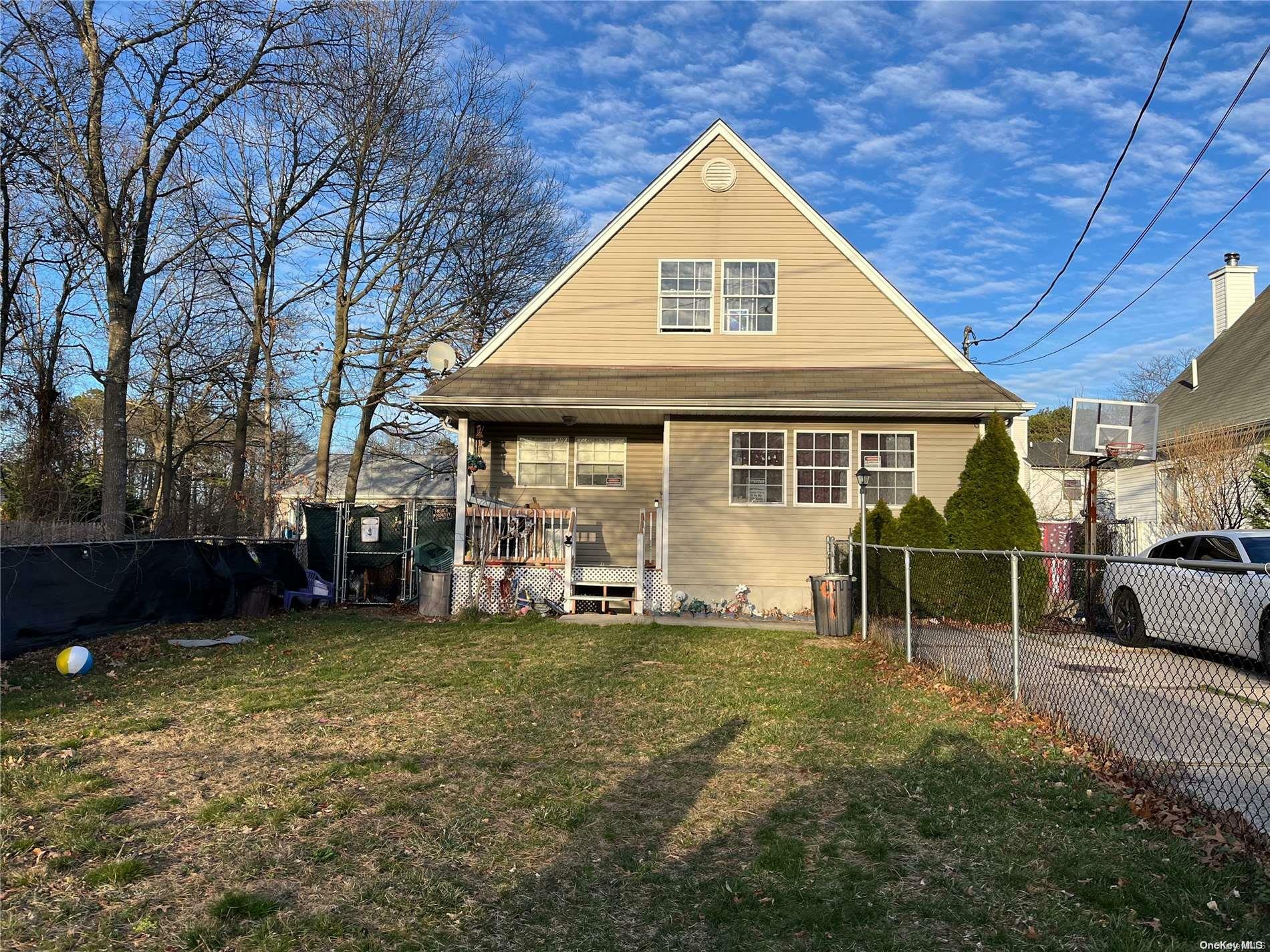 Property Photo:  9 Essex Circle  NY 11967 