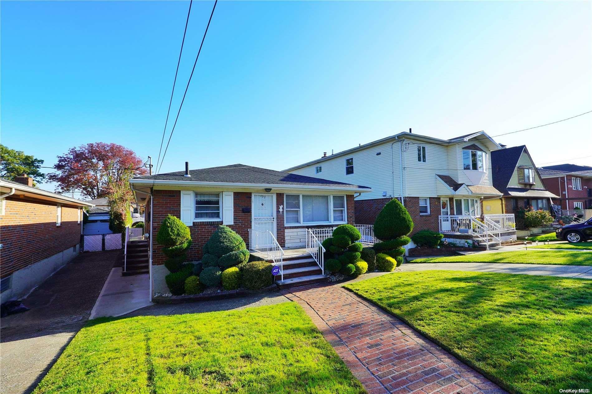 Property Photo:  437 Buel Avenue  NY 10305 