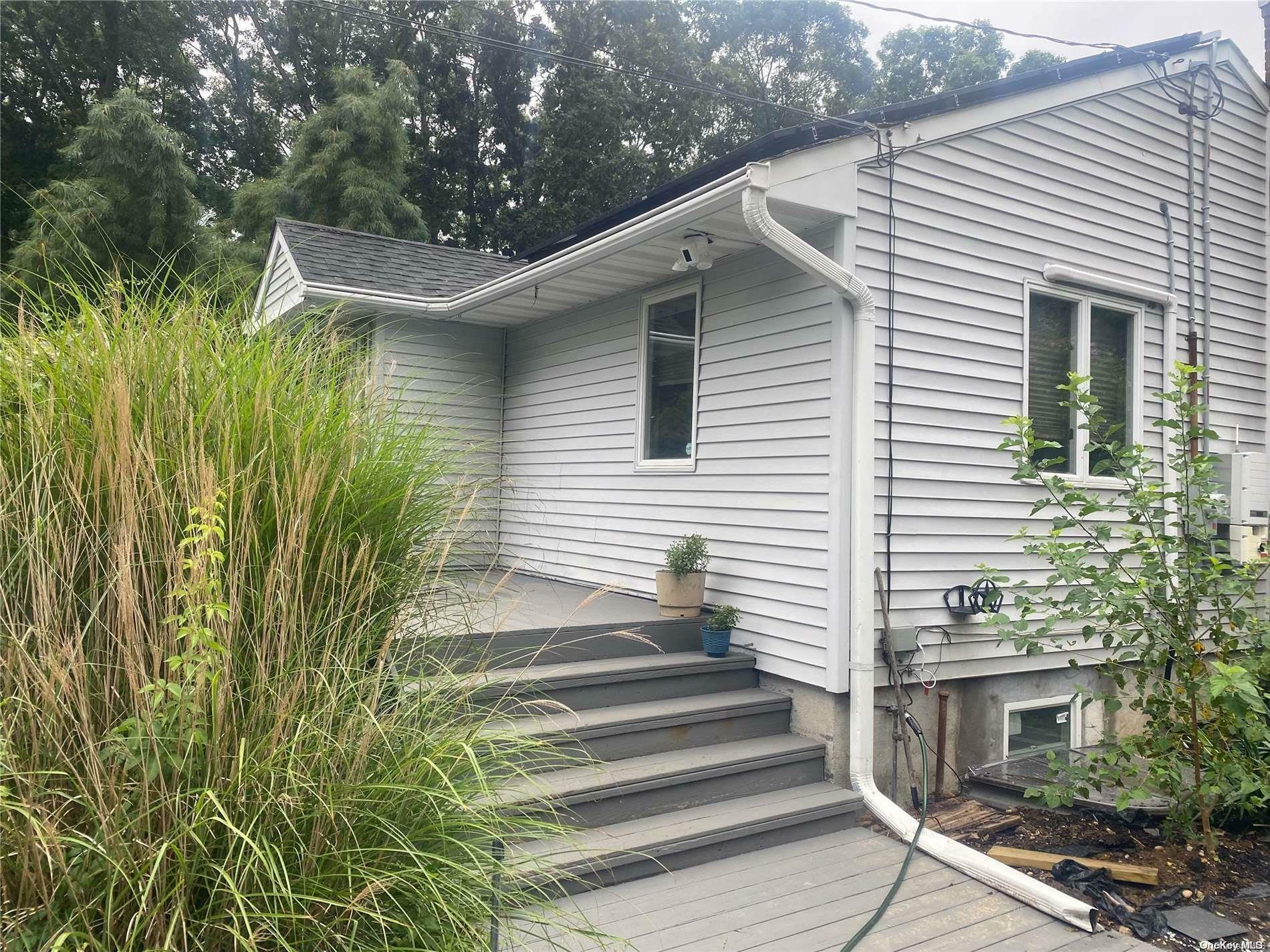 Property Photo:  206 Hawthorne Street  NY 11950 