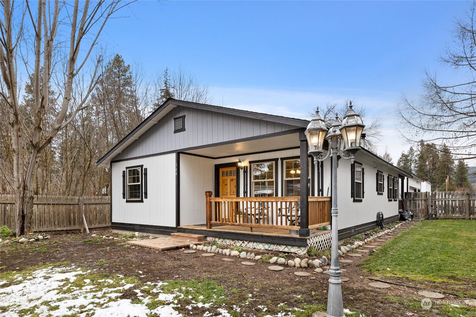 Property Photo: 304 Lincoln Avenue WA 98922