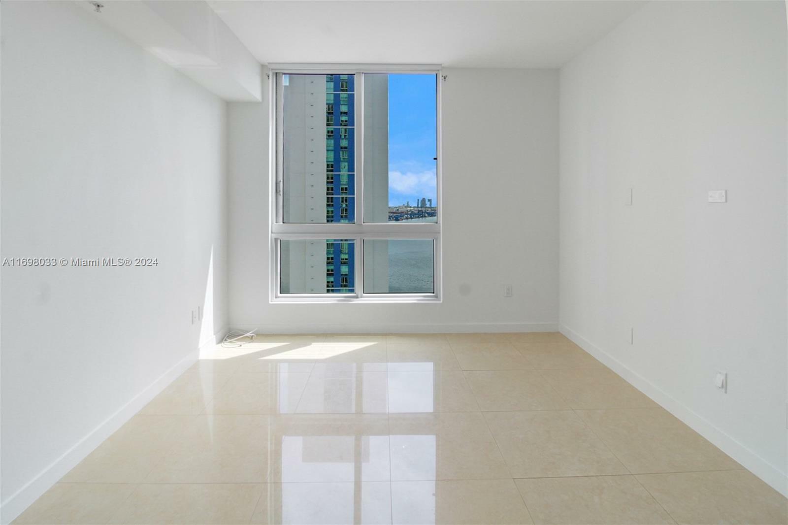 Property Photo:  300 S Biscayne Blvd T-2212  FL 33131 