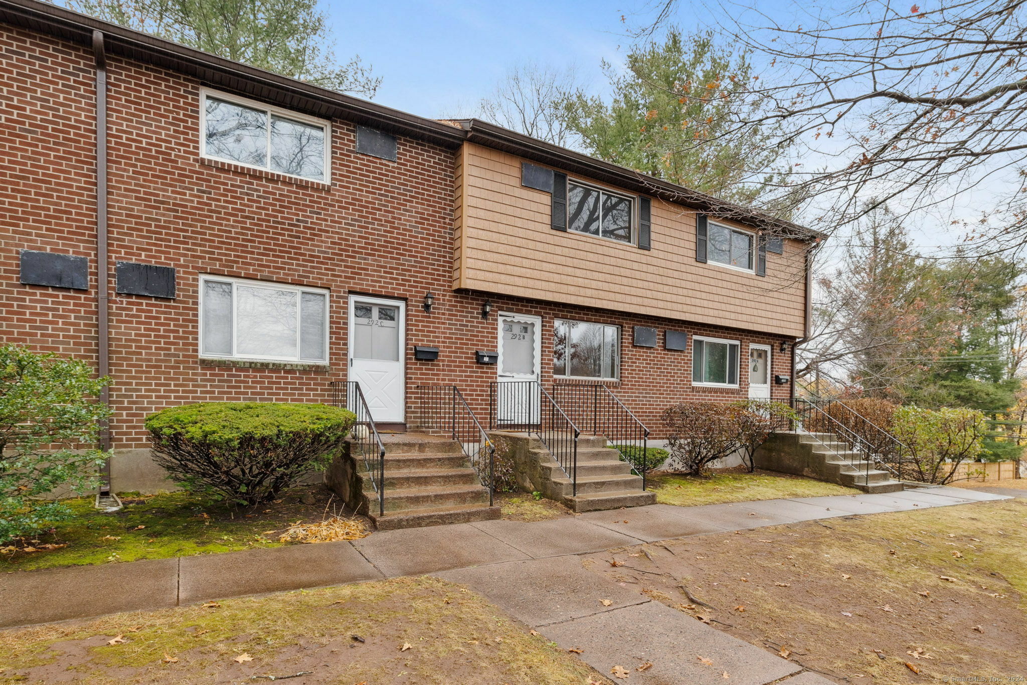 Property Photo:  292 Green Road Apt B  CT 06042 