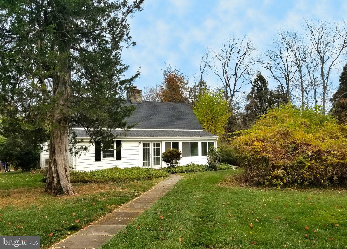 Property Photo:  Swinks Mill Road Cottage  VA 22102 