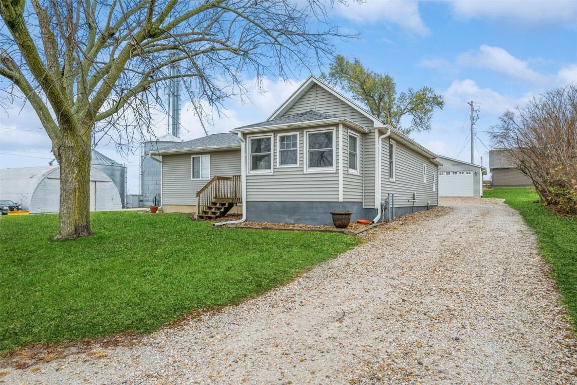 Property Photo:  78 2nd Avenue  IA 52206 