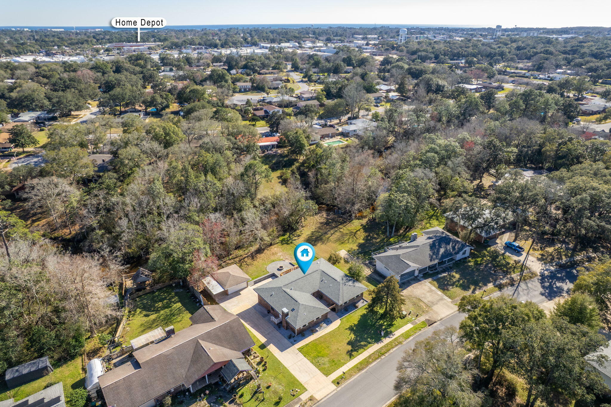Property Photo: 713 Overbrook Drive FL 32547