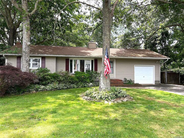 16 Malba Drive  Shirley NY 11967 photo