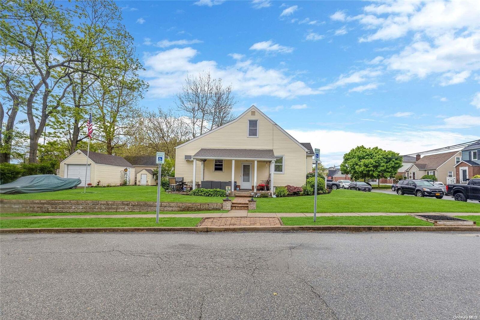 Property Photo:  171 Jefferson Street  NY 11010 