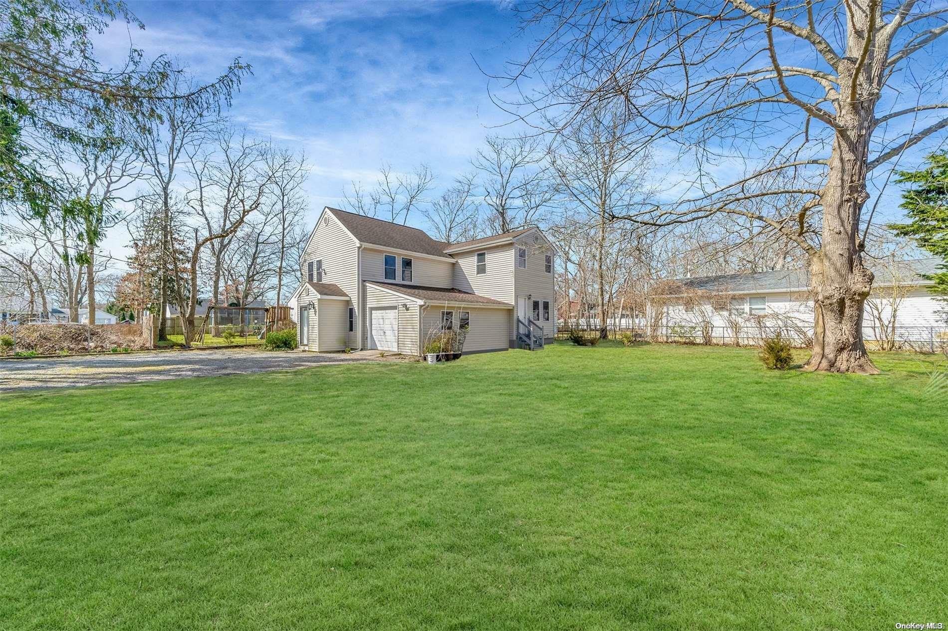 Property Photo:  6 Oak Place  NY 11951 