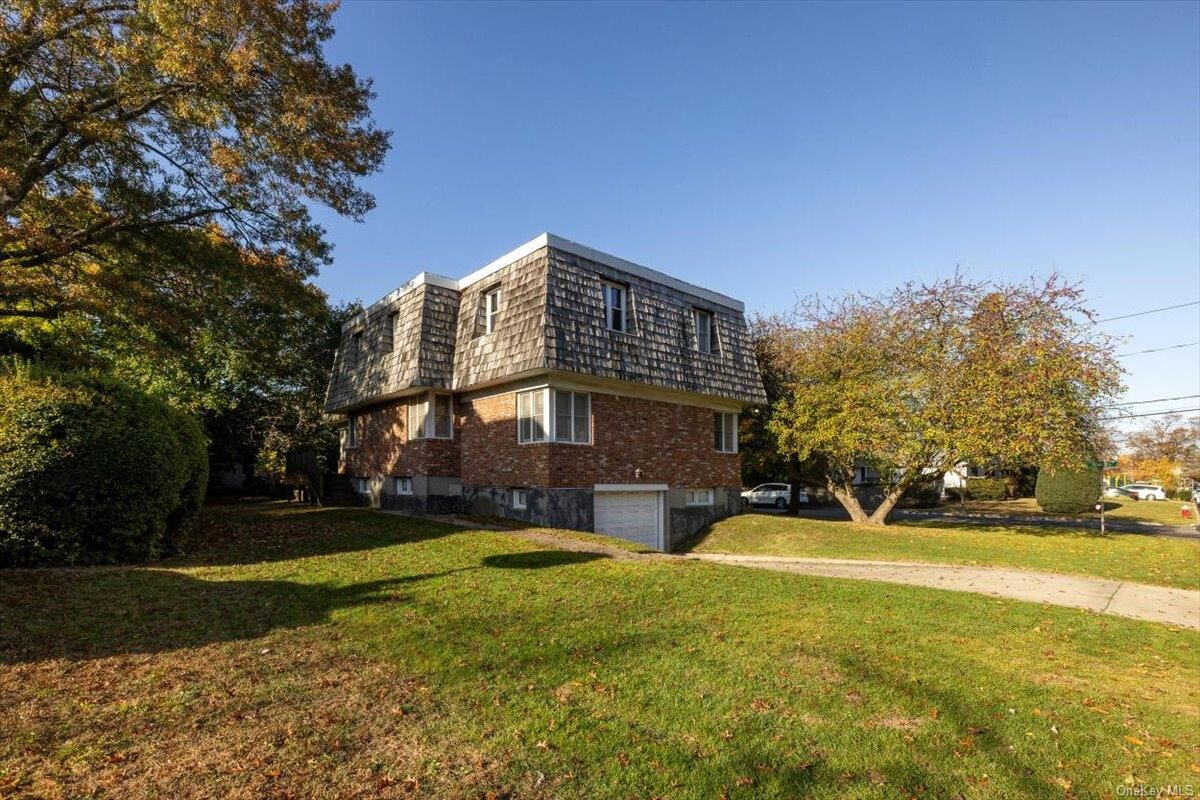 Property Photo:  869 Fiske Street  NY 11598 