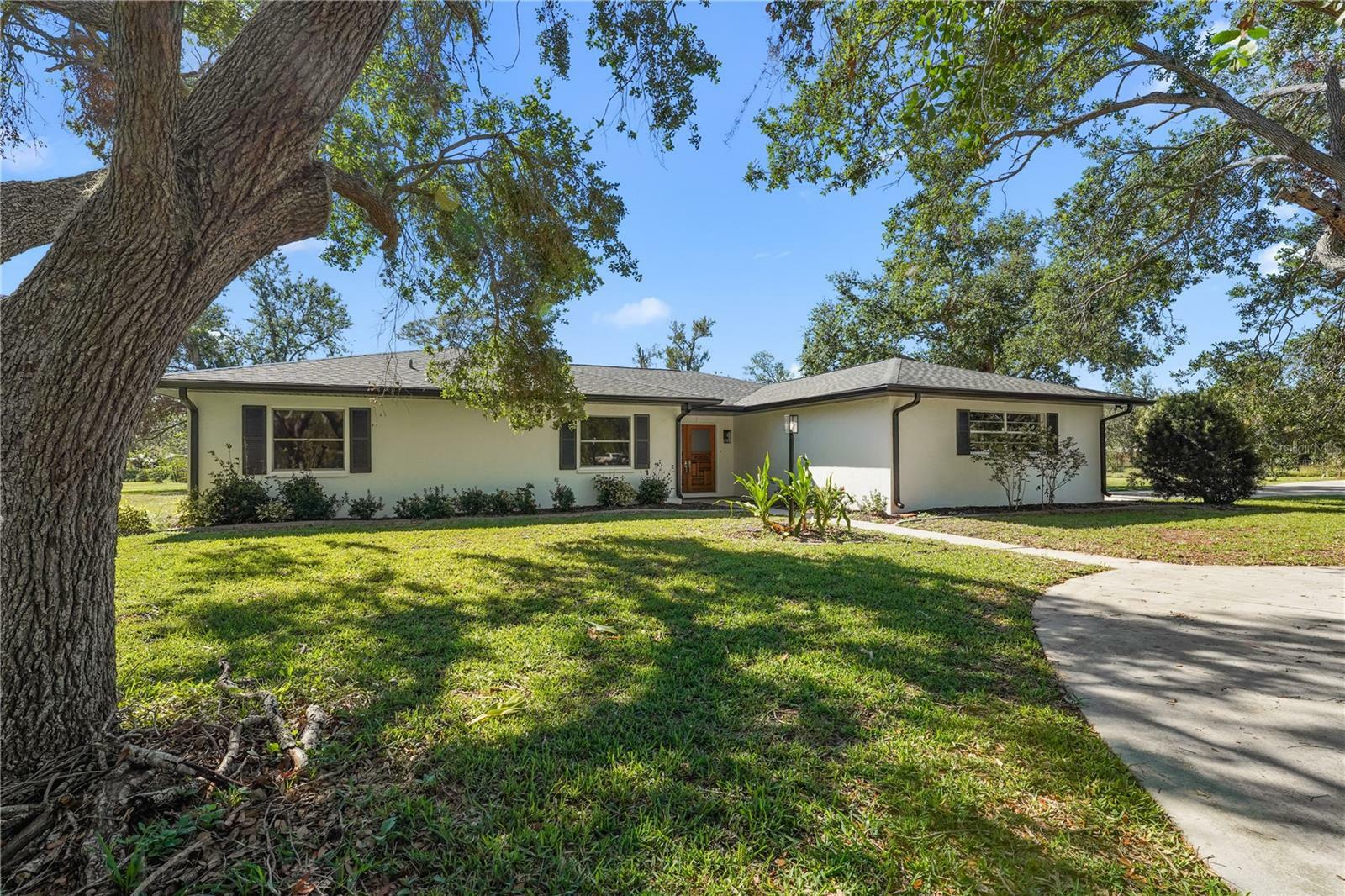 Property Photo:  1541 Mackintosh Boulevard  FL 34275 