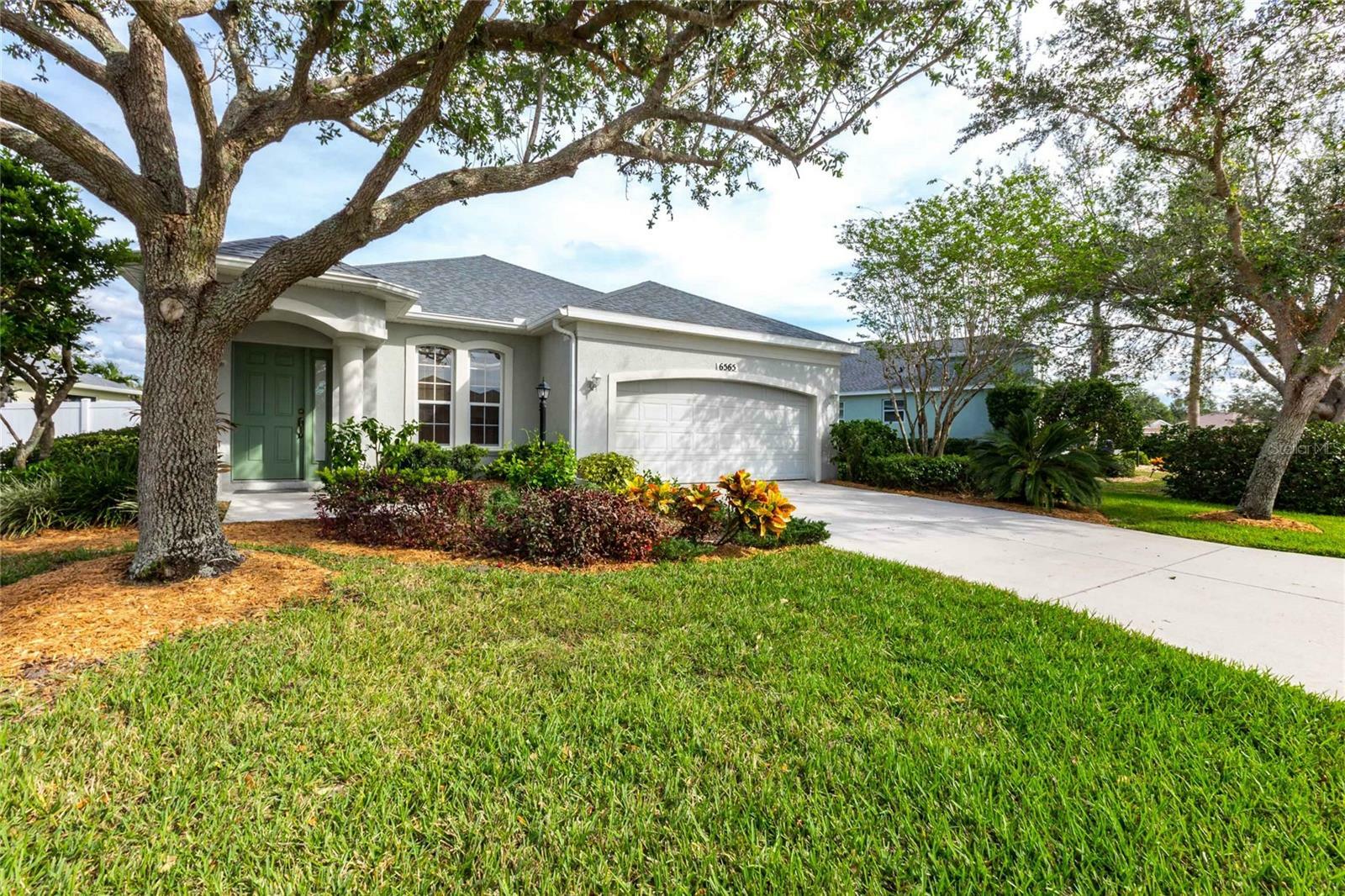 Property Photo:  6565 Field Sparrow Glen  FL 34202 