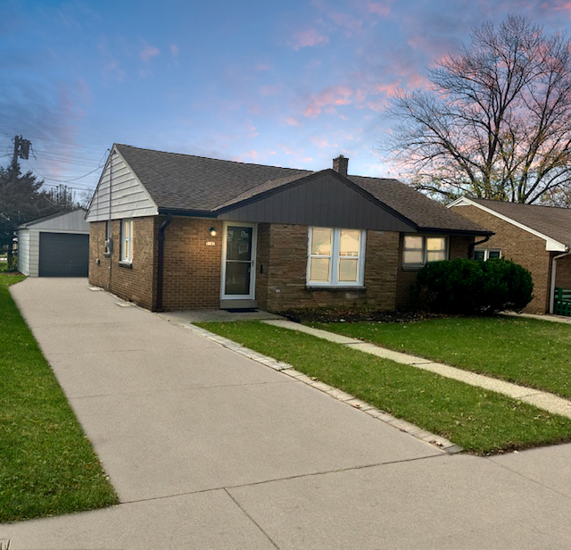 Property Photo: 7101 W Bennett Ave WI 53219