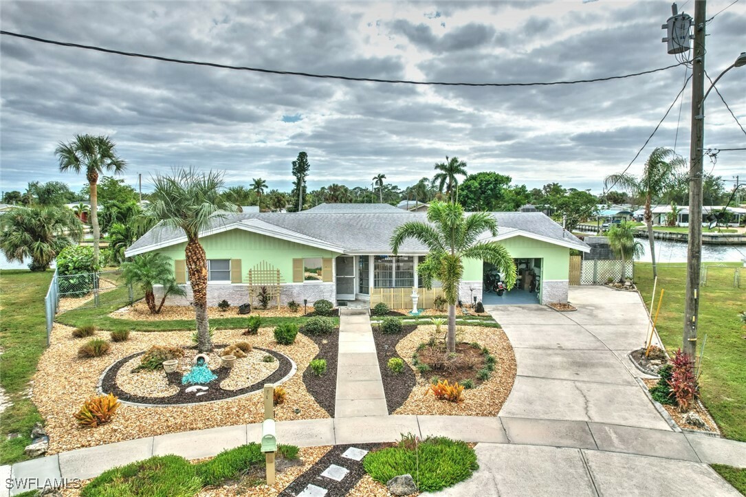 Property Photo:  4404 N Bay Circle  FL 33903 