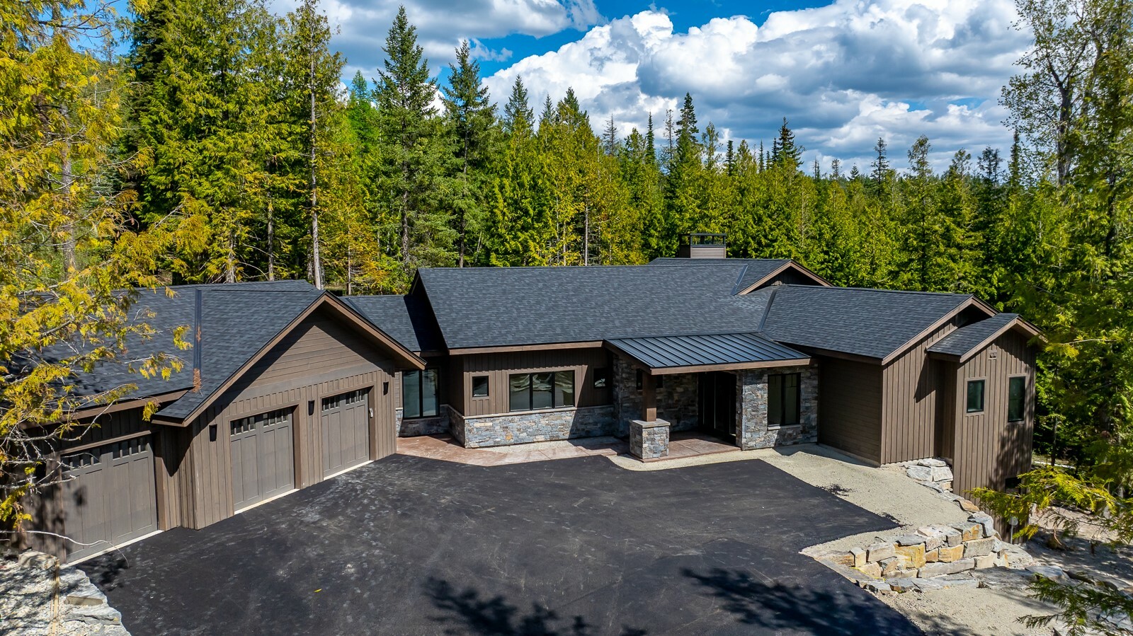 Property Photo: 92 Woodlandstar Circle MT 59937