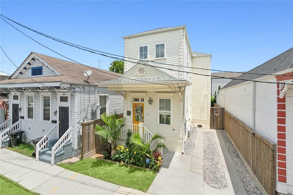 Property Photo:  2911 Conti Street  LA 70119 