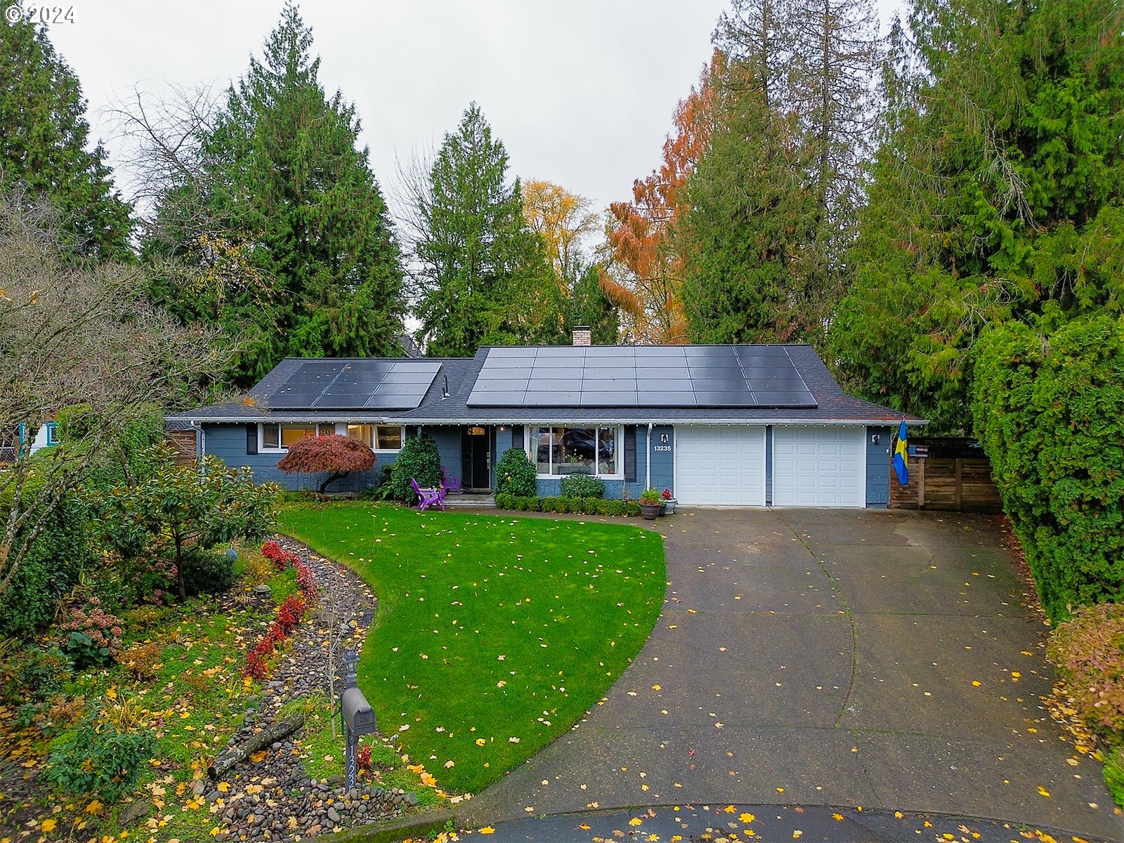 13235 SW Ash Dr  Tigard OR 97223 photo